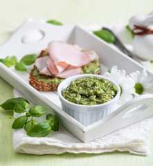 Sos bazyliowo-musztardowy