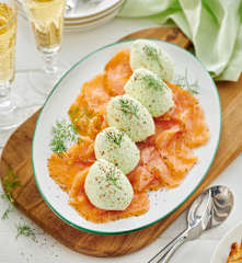 Gurkenmousse zu gebeiztem Lachs