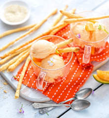 Glace melon-pastis et gressins au sésame