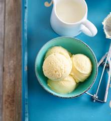 Gelado de ananás e leite de coco