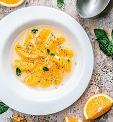 Bouillon sucré, camomille, suprêmes d'orange, vanille, citron et miel