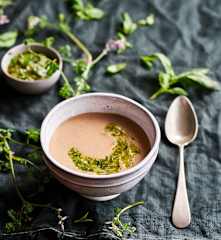 Creme de feijão-manteiga e pesto