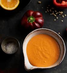 Red capsicum and paprika hollandaise sauce