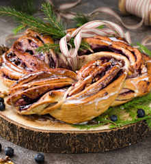 Kringle navideño con confitura de arándanos