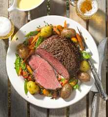 Rinderhüfte mit Sommergemüse und Hollandaise