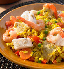 Paella mit Hähnchen, Fisch und Meeresfrüchten