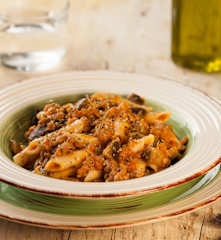 Pennette al ragù di salsiccia e melanzane (senza glutine)