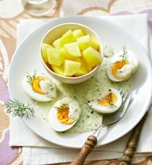 Senf-Kräuter-Eier mit Kartoffeln