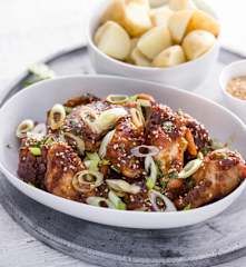Alitas de pollo marinadas con miso