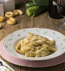 Penne integrali con fonduta di porri