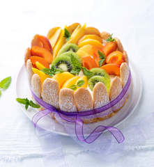 Charlota de chocolate blanco con fruta fresca