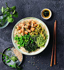 Poke bol verde con salmón