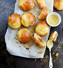 Mini-brioches au saucisson