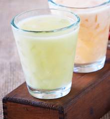 Agua fresca de lima y epazote