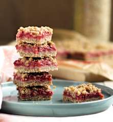 Carrés tendres fraise-rhubarbe