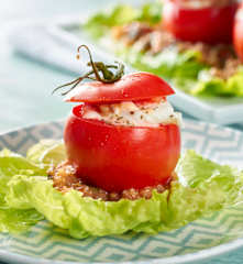 Tomates con burrata y vinagreta de pipas y chía