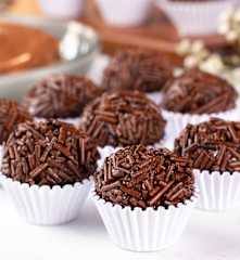 Brigadeiro de chocolate de enrolar