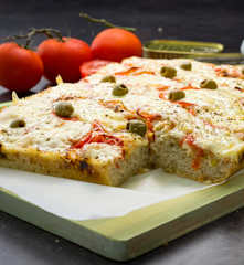 Pizza gorda con masa crujiente