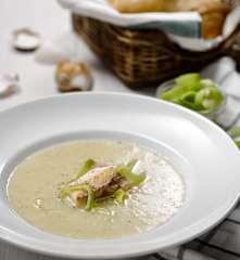 Rybí polévka s pórkem