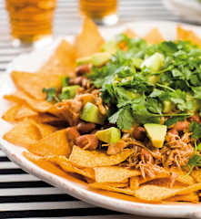 Nachos de frango e abacate