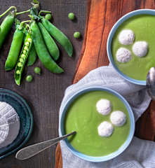 Vellutata di piselli con palline di ricotta