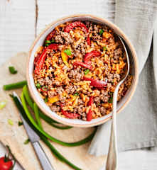 Riz pilaf aux poivrons et au bœuf haché