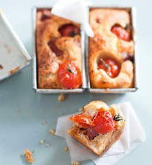 Cake au chèvre, parmesan et tomates