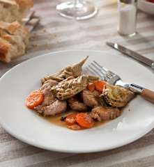 Solomillo de cerdo estofado con alcachofas para dos