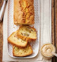 Cake moelleux à la rhubarbe