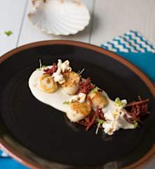 Capesante su mais bianco, salamino piccante e pop corn (di Mirko Ronzoni)