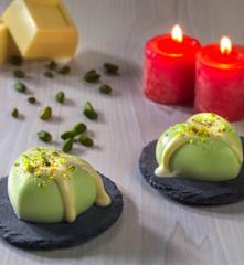 Panna cotta al pistacchio e salsa al cioccolato bianco