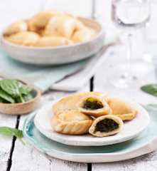 Pieczone pierogi ze szpinakiem