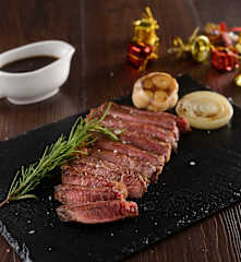 蒜烤牛排佐葡萄酒醋