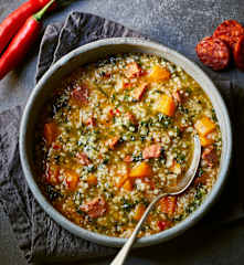 Grünkohleintopf mit Graupen und Chorizo