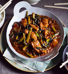 Schweinefilet mit Knoblauchsprossen (肉炒蒜苔)