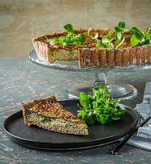 Sellerie-Topfen-Quiche mit Räucherforelle