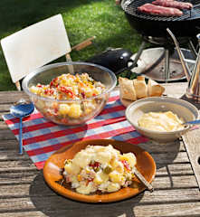Ensaladilla de patata, huevos, atún y palitos de surimi