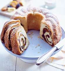 Hefe-Früchte-Gugelhupf