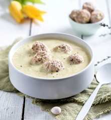 Chrzanowa zupa krem z awokado i pulpetami