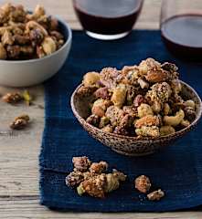Spiced nut clusters