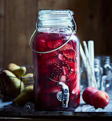 Landweinbowle mit Früchten von der Streuobstwiese