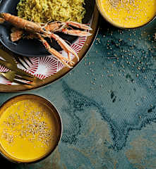 Menu: Creme de cenoura e caril & lagostins com arroz aromatizado