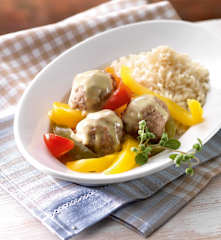 Meatballs with Rice, Peppers and Curry Sauce