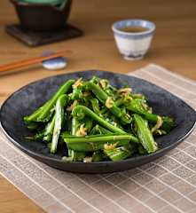 蒜爆蝦皮炒山蘇