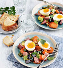 Œufs mollets, ratatouille et jambon