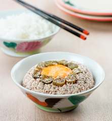 Patty Babi dengan Telur Asin (Steamed Pork Patty with Salted Egg)