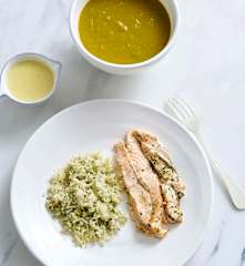 Sopa e salmão com arroz