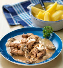 Zurich-style veal strips with potatoes