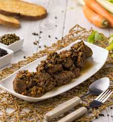 Spezzatino di manzo alla birra con mix di pepi