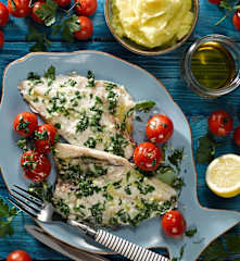 Pražma s cherry rajčaty a bramborovým pyré